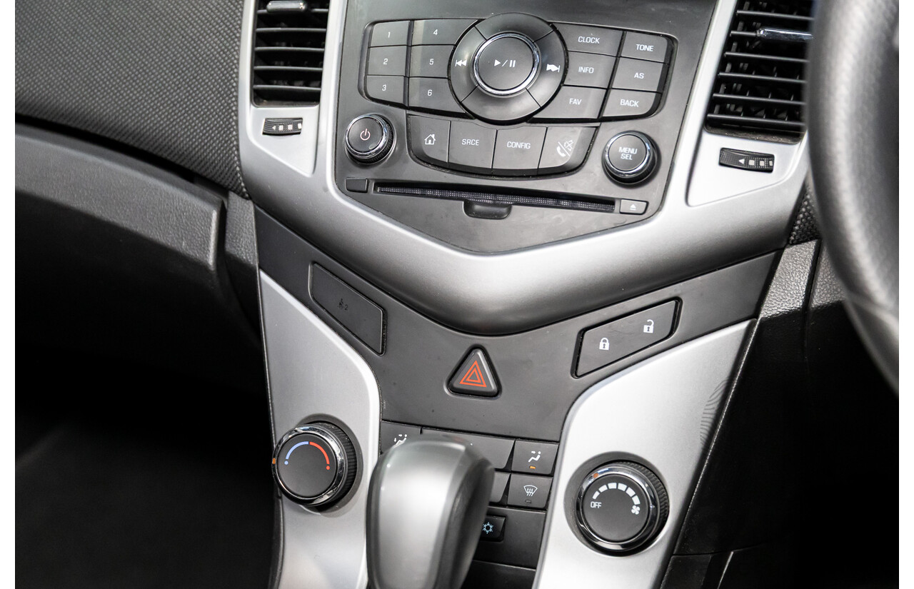 9/2015 Holden Cruze Equipe JH MY15 5d Hatchback White 1.8L