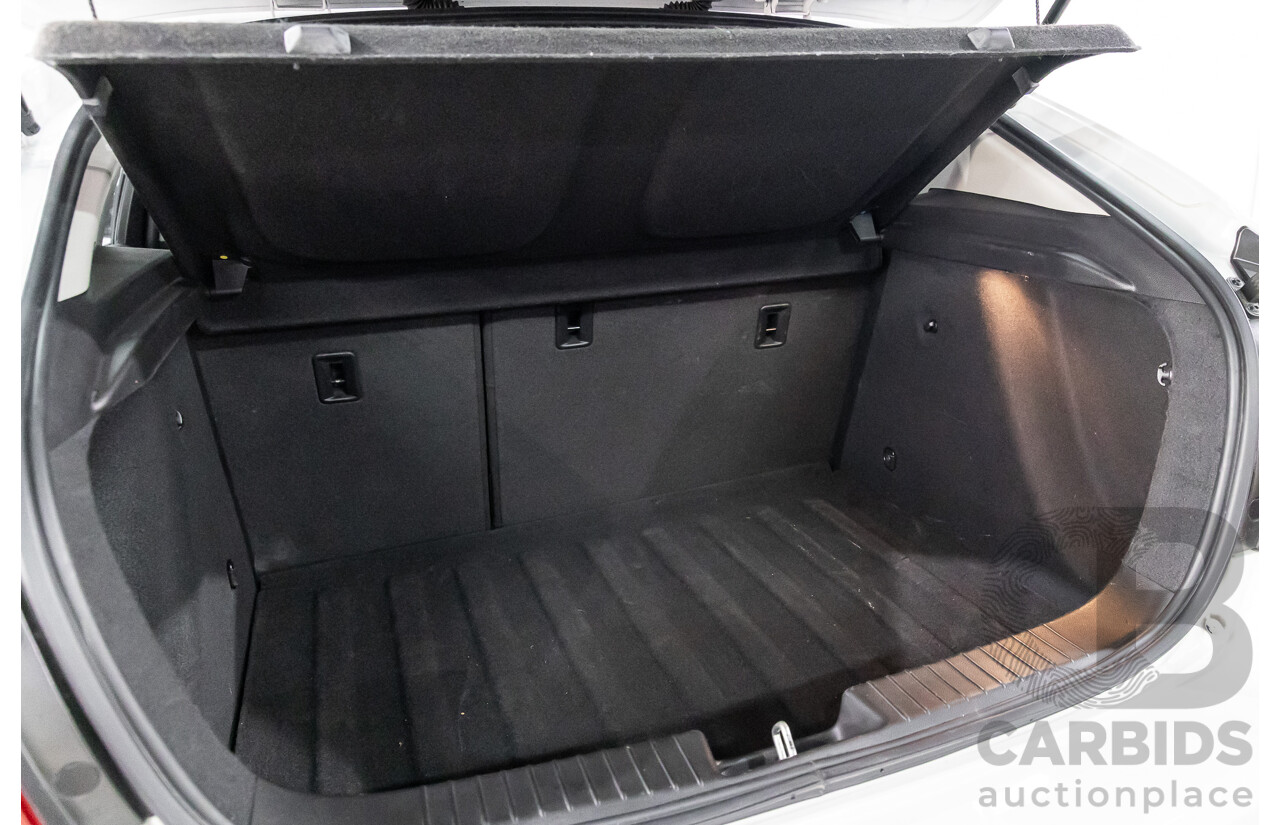 9/2015 Holden Cruze Equipe JH MY15 5d Hatchback White 1.8L