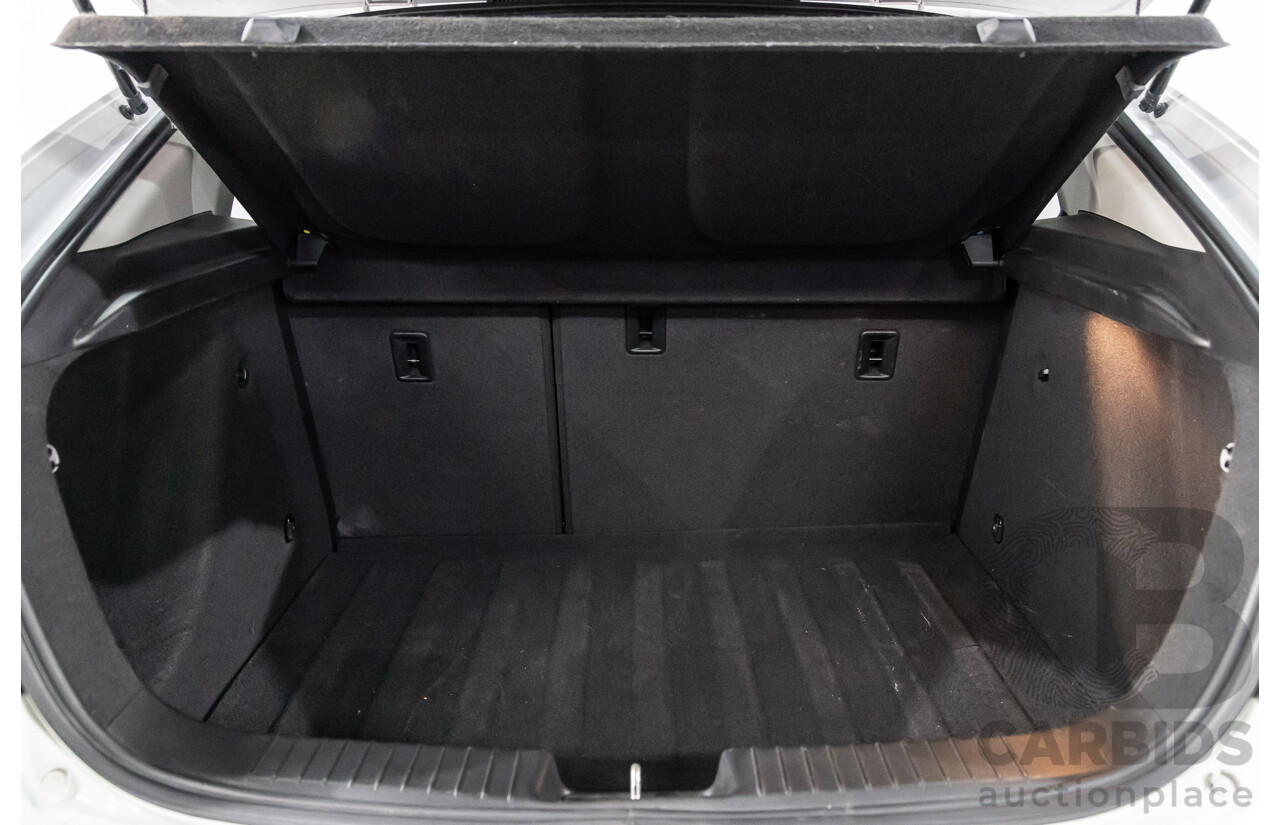 9/2015 Holden Cruze Equipe JH MY15 5d Hatchback White 1.8L