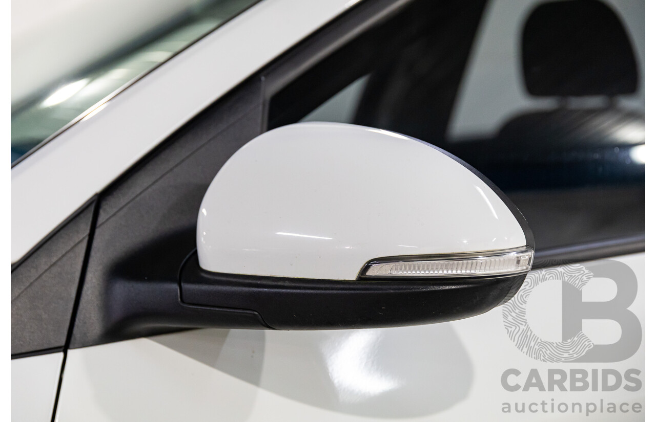 9/2015 Holden Cruze Equipe JH MY15 5d Hatchback White 1.8L