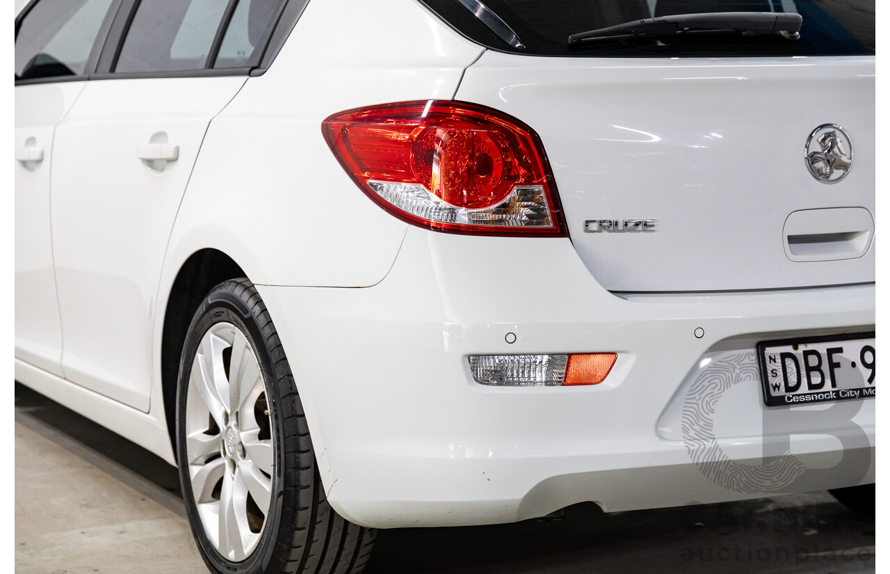 9/2015 Holden Cruze Equipe JH MY15 5d Hatchback White 1.8L
