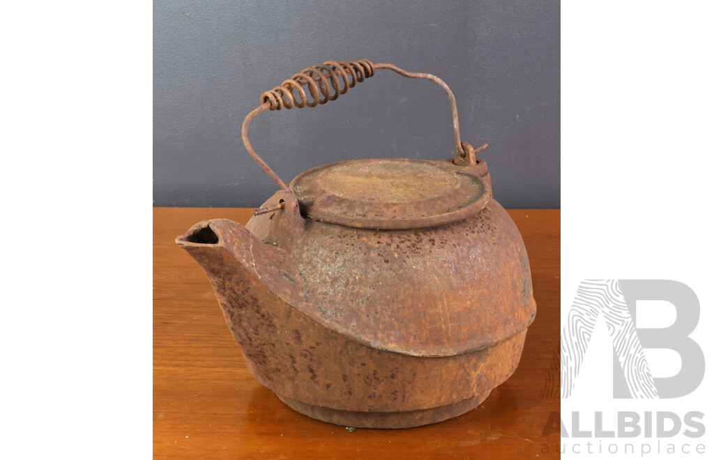 Vintage Cast Iron Camp Kettle