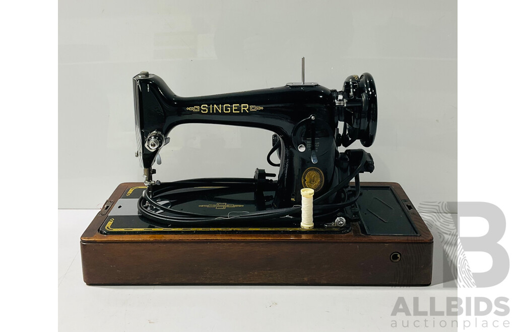 Vintage Singer Electrical Corded Sewing Machine in Wooden Carry Case with Cloth Cover