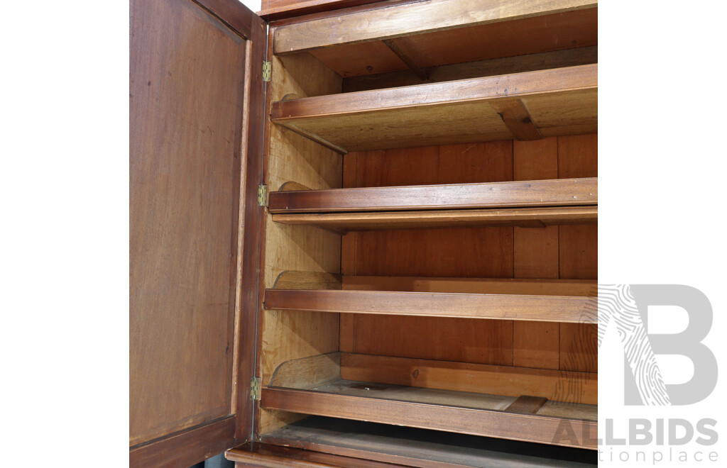 Victorian Flame Mahogany Gentlemans Press on Chest