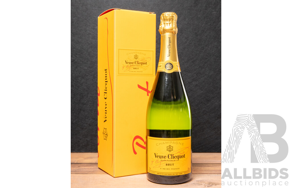 Verve Clicquot Champagne in Presentation Box