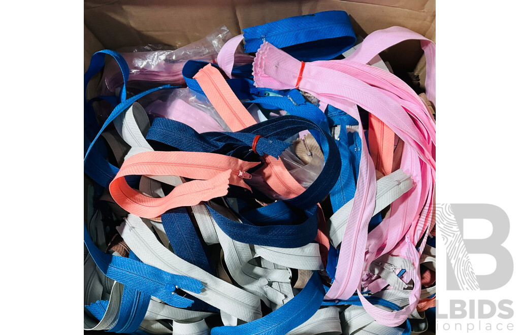 Very Large Collection of Zippers of Several Lengths and Colours
