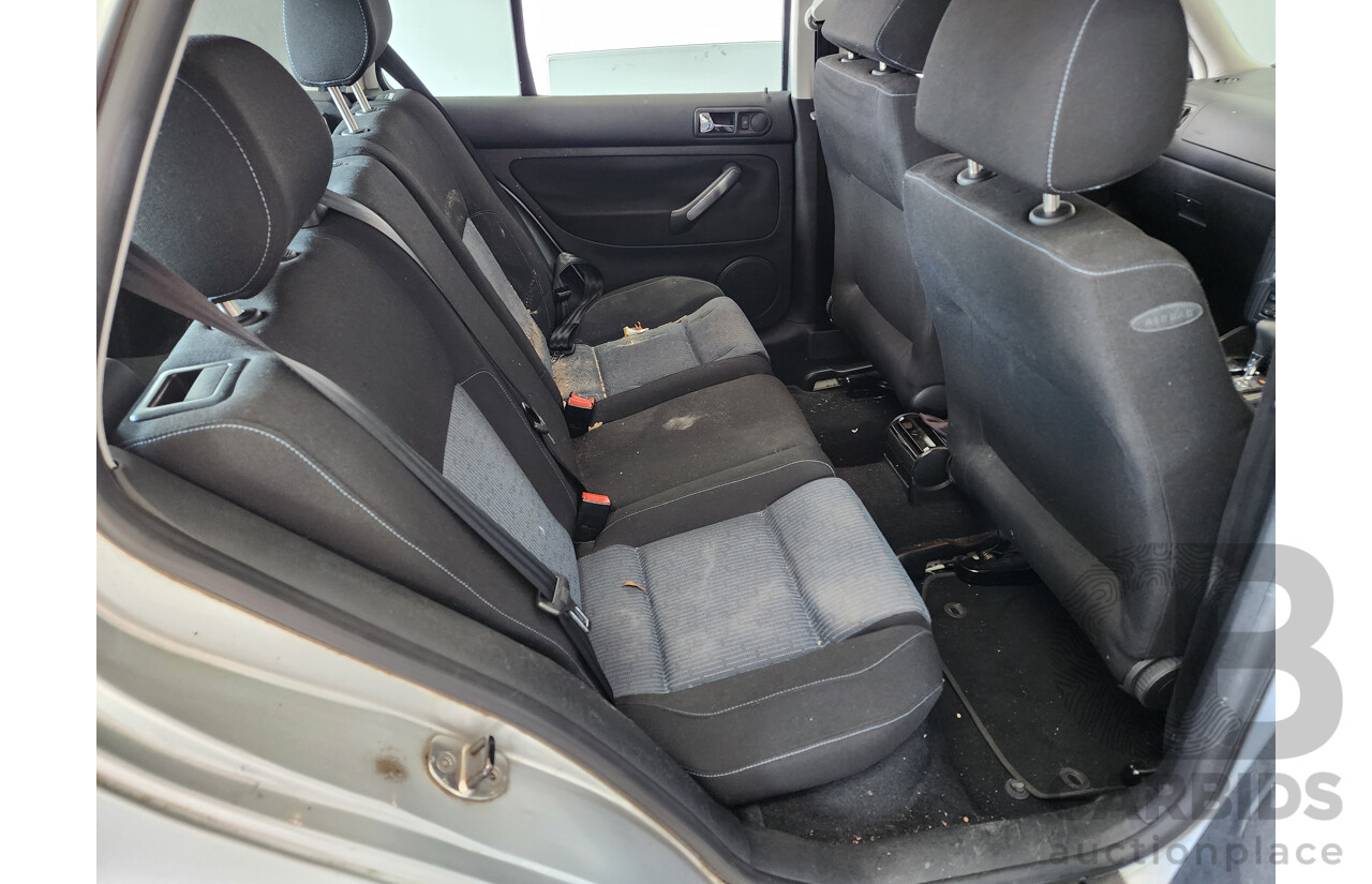 5/2004 Volkswagen Golf 2.0 Sport  5d Hatchback Silver 2.0L