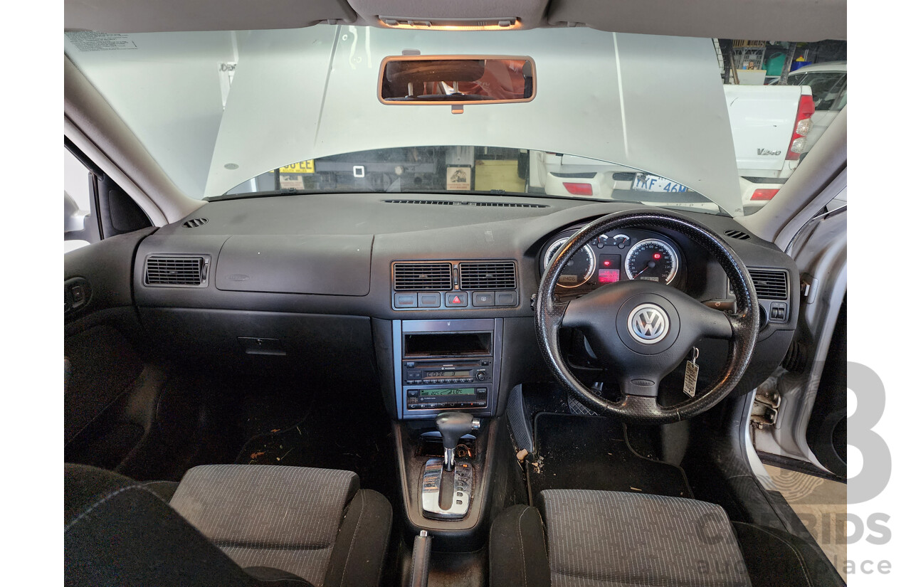 5/2004 Volkswagen Golf 2.0 Sport  5d Hatchback Silver 2.0L