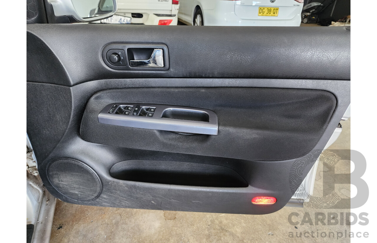 5/2004 Volkswagen Golf 2.0 Sport  5d Hatchback Silver 2.0L