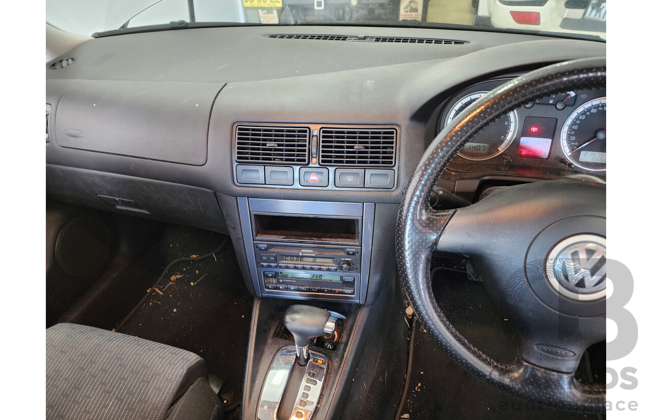 5/2004 Volkswagen Golf 2.0 Sport  5d Hatchback Silver 2.0L