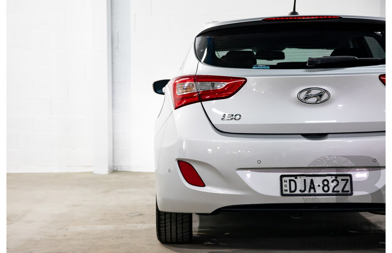 08/2016 Hyundai i30 Premium 1.6 CRDi (FWD) GD3 Series 2 5d Hatchback Platinum Silver Metallic Turbo Diesel 1.6L