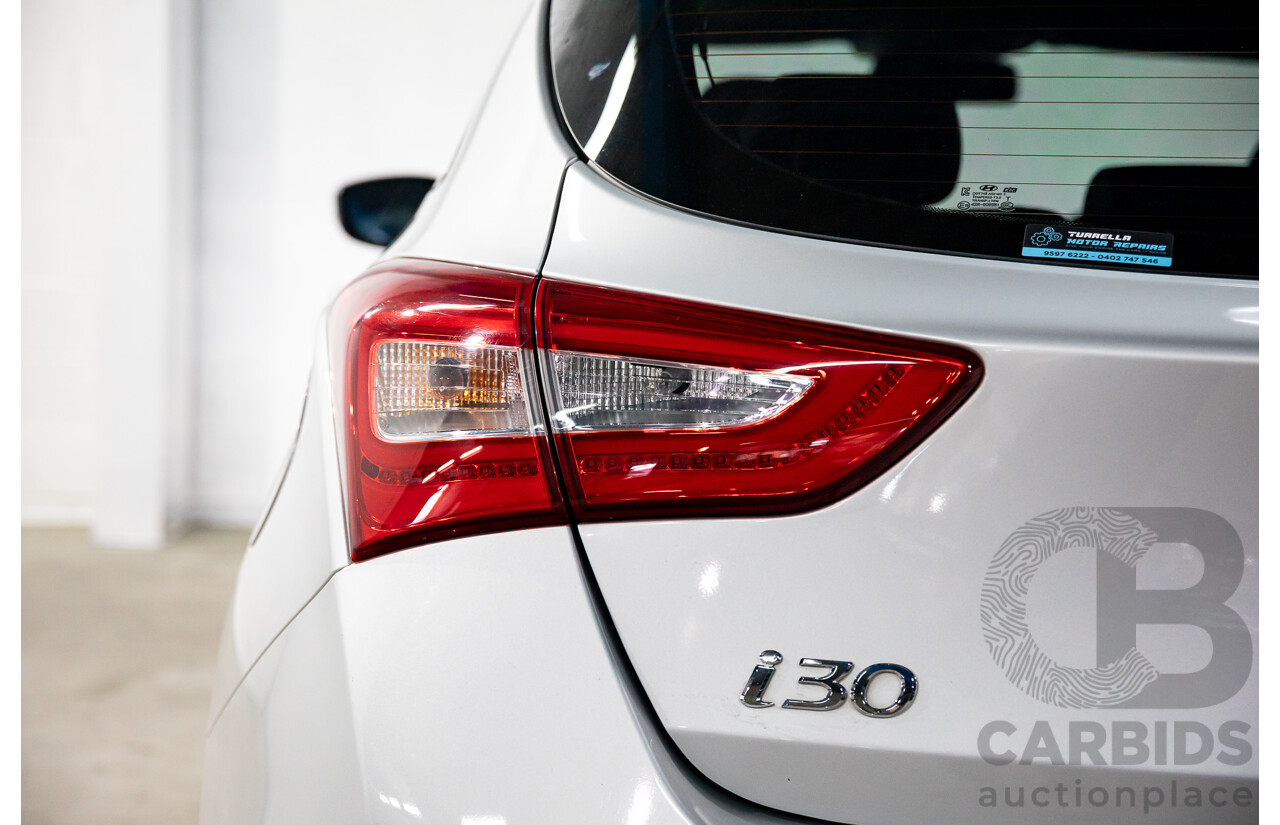 08/2016 Hyundai i30 Premium 1.6 CRDi (FWD) GD3 Series 2 5d Hatchback Platinum Silver Metallic Turbo Diesel 1.6L