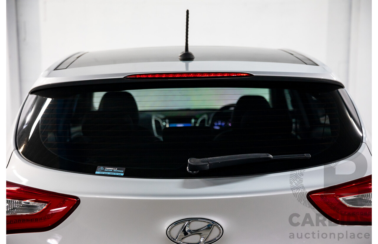 08/2016 Hyundai i30 Premium 1.6 CRDi (FWD) GD3 Series 2 5d Hatchback Platinum Silver Metallic Turbo Diesel 1.6L