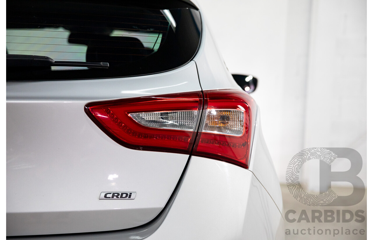 08/2016 Hyundai i30 Premium 1.6 CRDi (FWD) GD3 Series 2 5d Hatchback Platinum Silver Metallic Turbo Diesel 1.6L