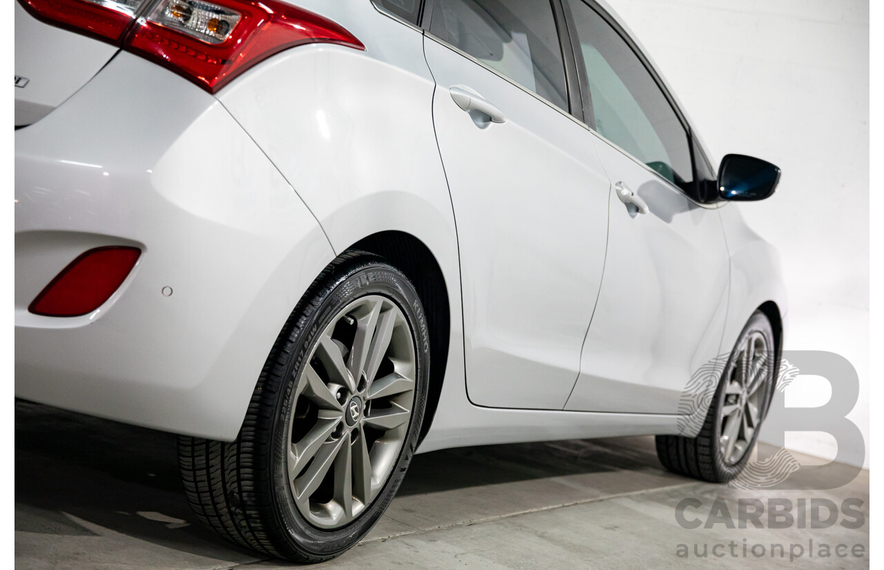 08/2016 Hyundai i30 Premium 1.6 CRDi (FWD) GD3 Series 2 5d Hatchback Platinum Silver Metallic Turbo Diesel 1.6L