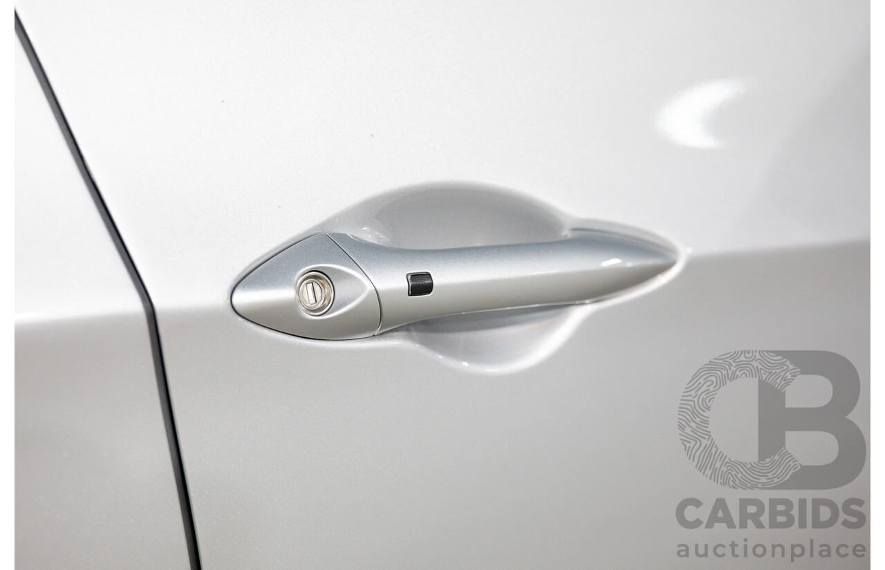 08/2016 Hyundai i30 Premium 1.6 CRDi (FWD) GD3 Series 2 5d Hatchback Platinum Silver Metallic Turbo Diesel 1.6L