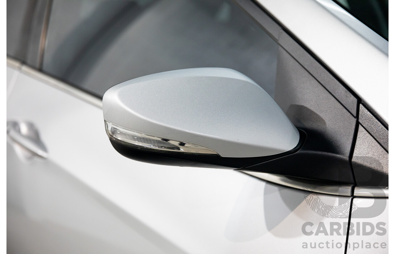 08/2016 Hyundai i30 Premium 1.6 CRDi (FWD) GD3 Series 2 5d Hatchback Platinum Silver Metallic Turbo Diesel 1.6L