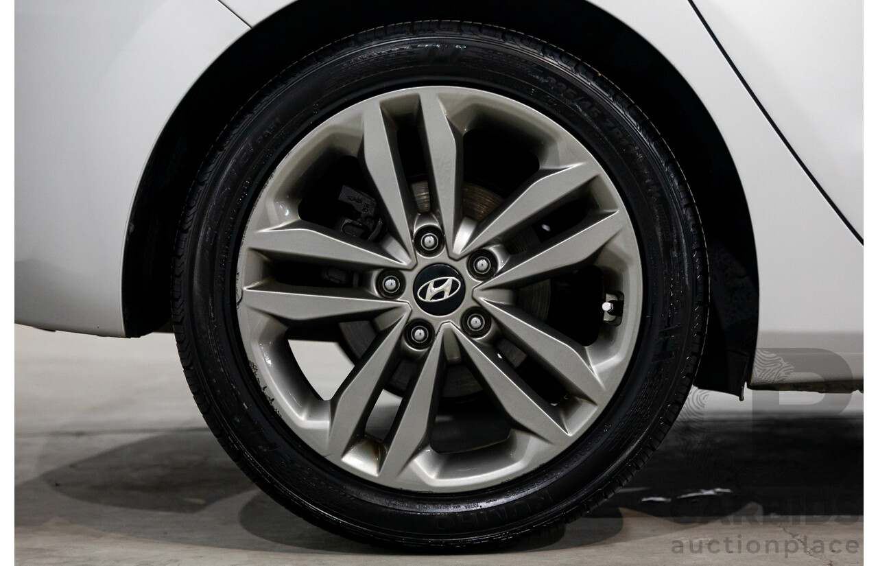 08/2016 Hyundai i30 Premium 1.6 CRDi (FWD) GD3 Series 2 5d Hatchback Platinum Silver Metallic Turbo Diesel 1.6L