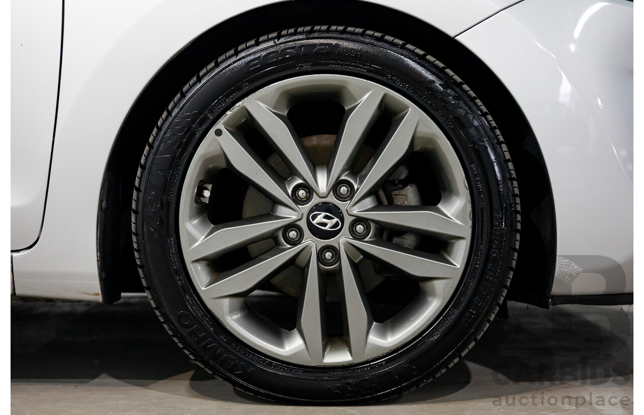 08/2016 Hyundai i30 Premium 1.6 CRDi (FWD) GD3 Series 2 5d Hatchback Platinum Silver Metallic Turbo Diesel 1.6L