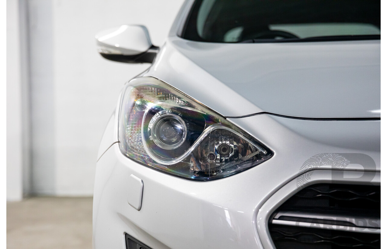 08/2016 Hyundai i30 Premium 1.6 CRDi (FWD) GD3 Series 2 5d Hatchback Platinum Silver Metallic Turbo Diesel 1.6L