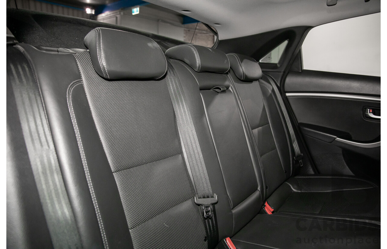 08/2016 Hyundai i30 Premium 1.6 CRDi (FWD) GD3 Series 2 5d Hatchback Platinum Silver Metallic Turbo Diesel 1.6L