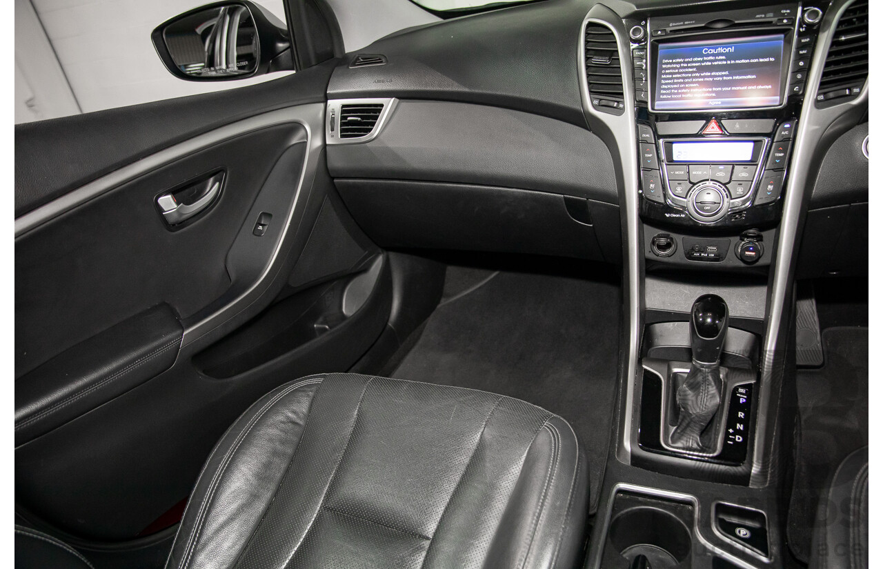 08/2016 Hyundai i30 Premium 1.6 CRDi (FWD) GD3 Series 2 5d Hatchback Platinum Silver Metallic Turbo Diesel 1.6L