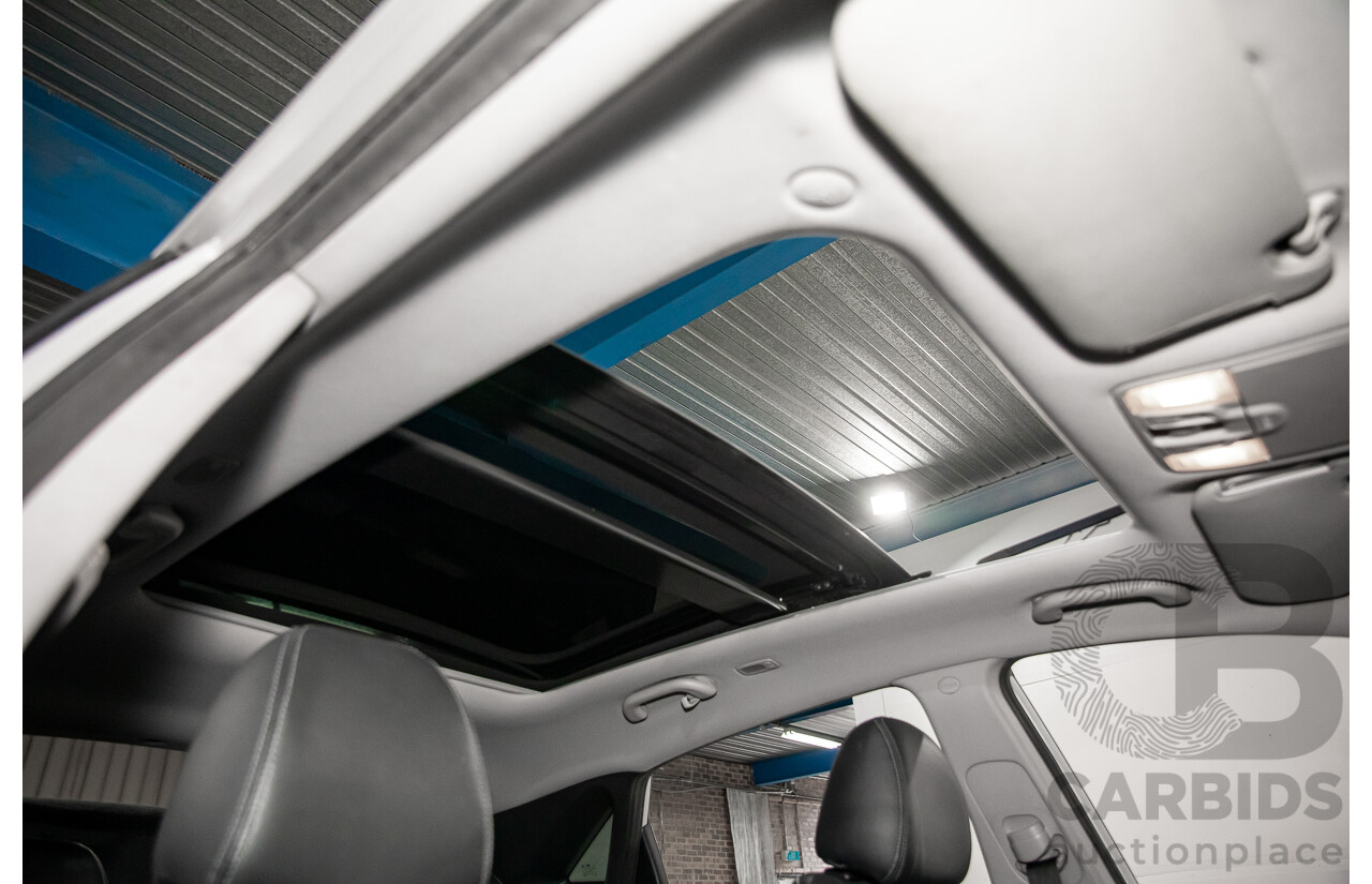 08/2016 Hyundai i30 Premium 1.6 CRDi (FWD) GD3 Series 2 5d Hatchback Platinum Silver Metallic Turbo Diesel 1.6L