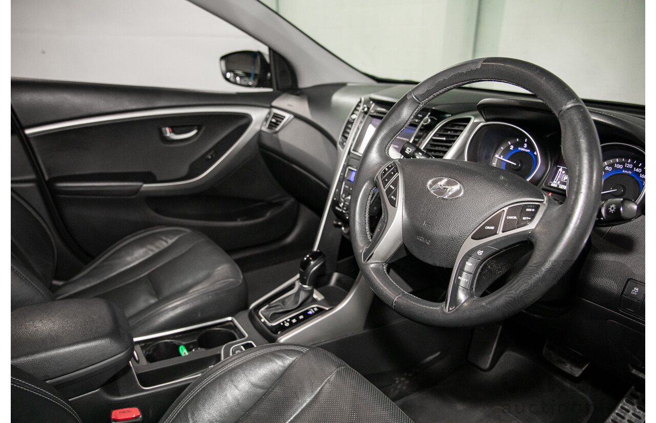 08/2016 Hyundai i30 Premium 1.6 CRDi (FWD) GD3 Series 2 5d Hatchback Platinum Silver Metallic Turbo Diesel 1.6L