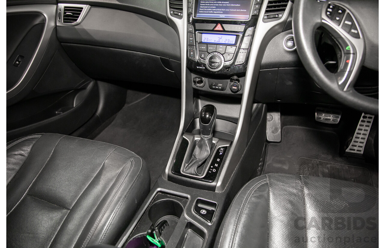 08/2016 Hyundai i30 Premium 1.6 CRDi (FWD) GD3 Series 2 5d Hatchback Platinum Silver Metallic Turbo Diesel 1.6L