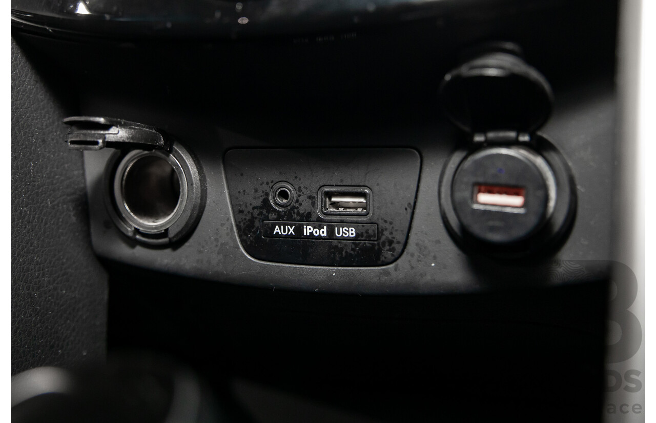 08/2016 Hyundai i30 Premium 1.6 CRDi (FWD) GD3 Series 2 5d Hatchback Platinum Silver Metallic Turbo Diesel 1.6L