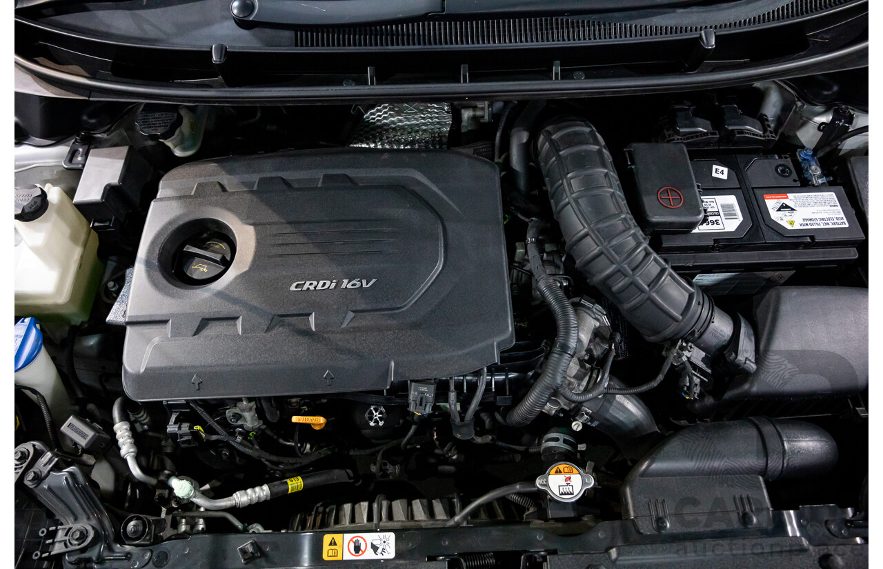 08/2016 Hyundai i30 Premium 1.6 CRDi (FWD) GD3 Series 2 5d Hatchback Platinum Silver Metallic Turbo Diesel 1.6L