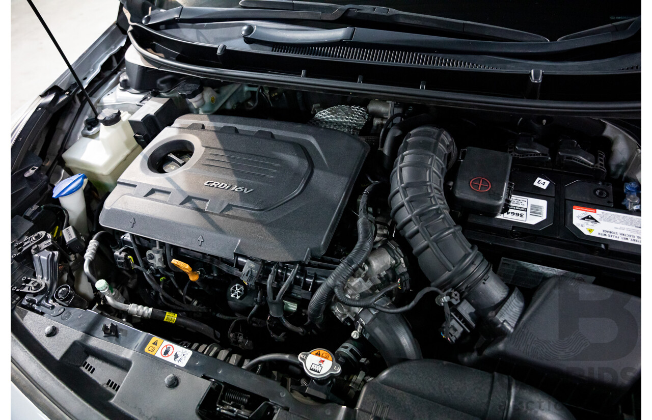 08/2016 Hyundai i30 Premium 1.6 CRDi (FWD) GD3 Series 2 5d Hatchback Platinum Silver Metallic Turbo Diesel 1.6L