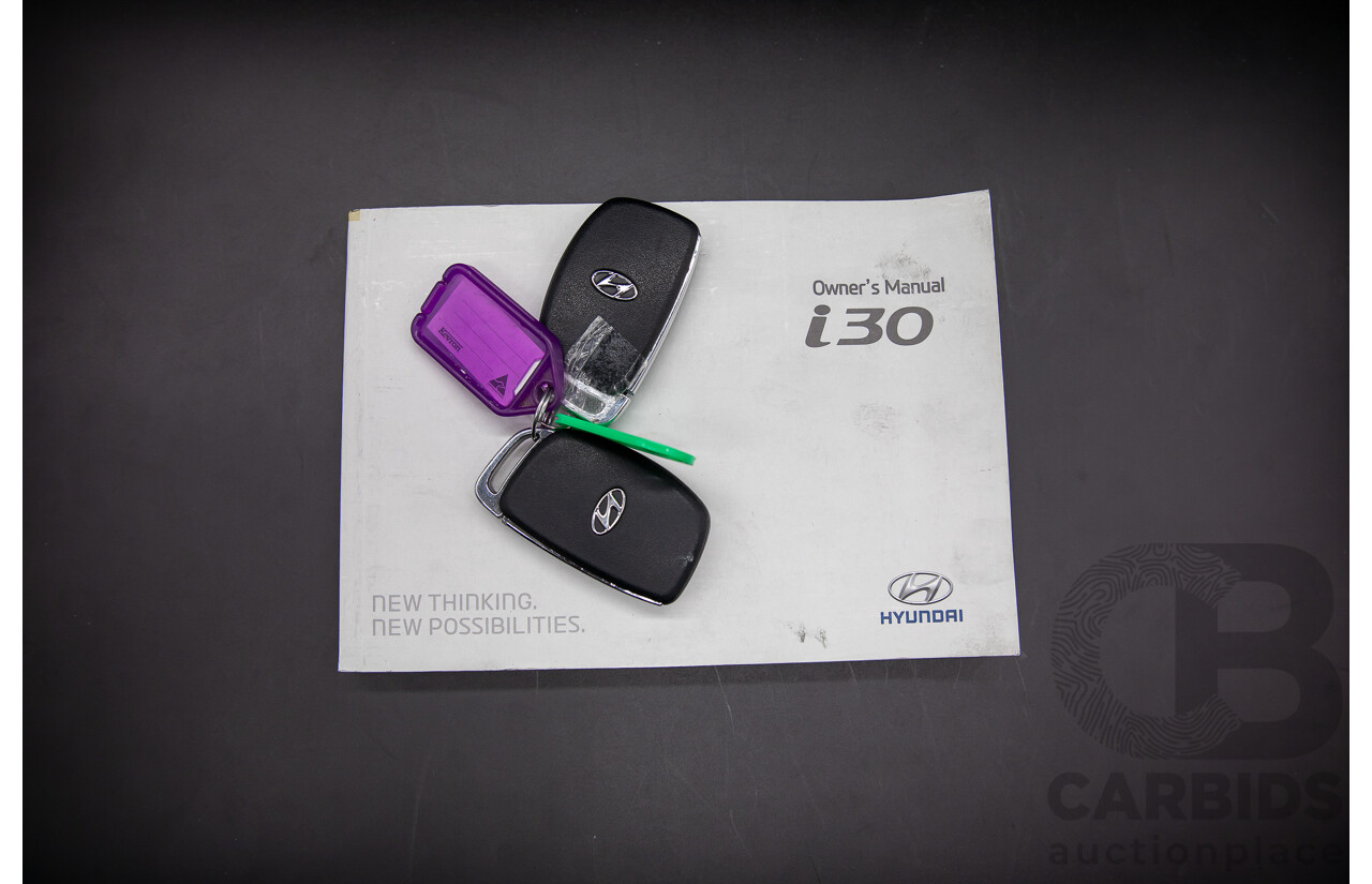 08/2016 Hyundai i30 Premium 1.6 CRDi (FWD) GD3 Series 2 5d Hatchback Platinum Silver Metallic Turbo Diesel 1.6L