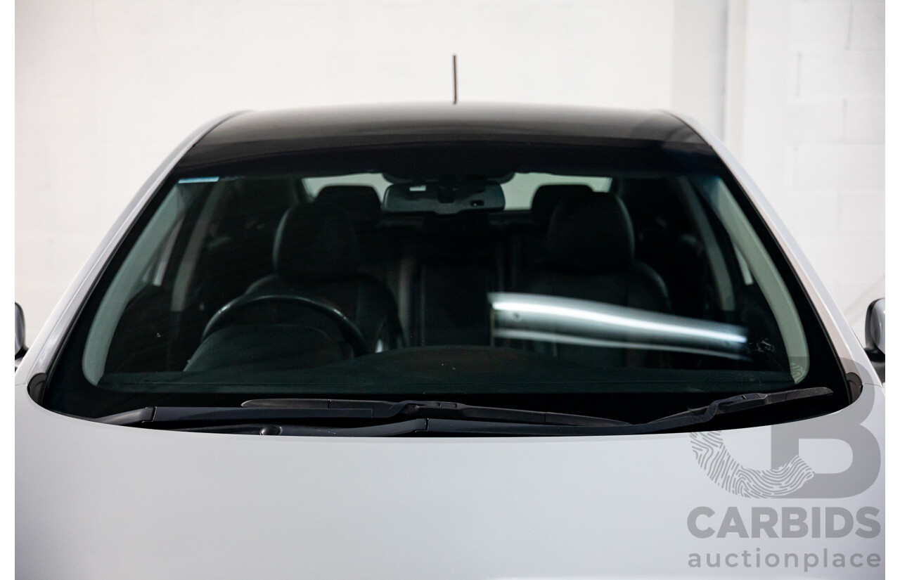 08/2016 Hyundai i30 Premium 1.6 CRDi (FWD) GD3 Series 2 5d Hatchback Platinum Silver Metallic Turbo Diesel 1.6L