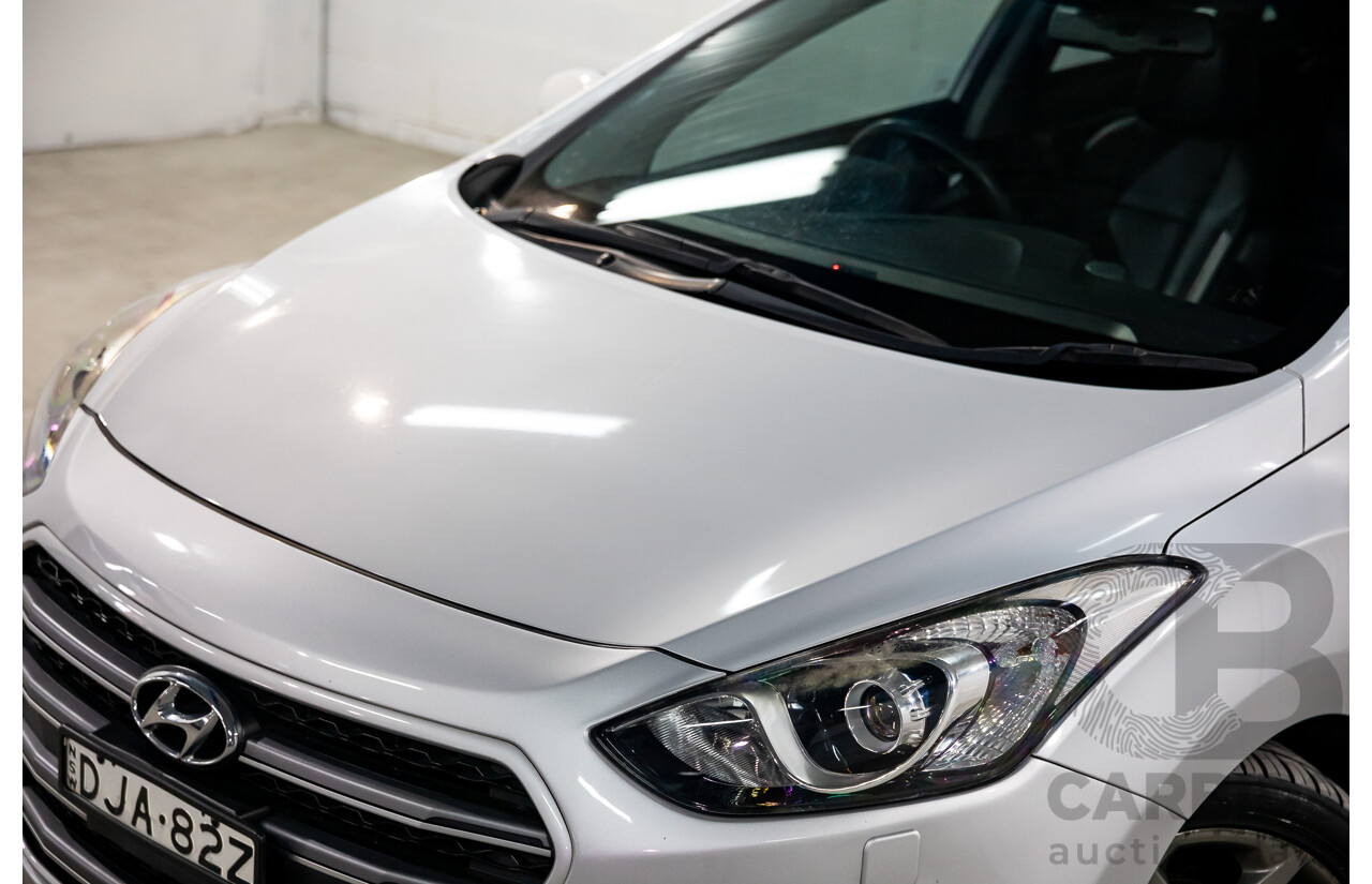 08/2016 Hyundai i30 Premium 1.6 CRDi (FWD) GD3 Series 2 5d Hatchback Platinum Silver Metallic Turbo Diesel 1.6L