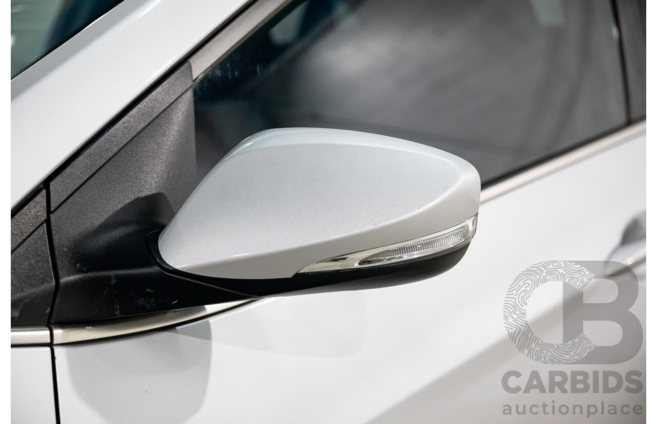 08/2016 Hyundai i30 Premium 1.6 CRDi (FWD) GD3 Series 2 5d Hatchback Platinum Silver Metallic Turbo Diesel 1.6L