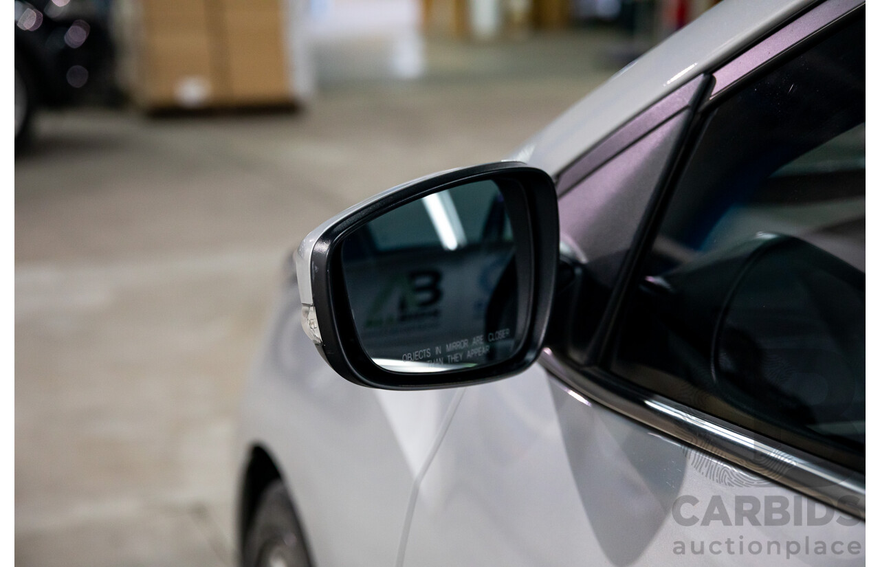 08/2016 Hyundai i30 Premium 1.6 CRDi (FWD) GD3 Series 2 5d Hatchback Platinum Silver Metallic Turbo Diesel 1.6L