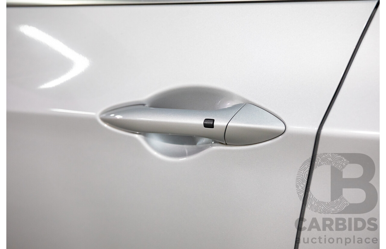 08/2016 Hyundai i30 Premium 1.6 CRDi (FWD) GD3 Series 2 5d Hatchback Platinum Silver Metallic Turbo Diesel 1.6L