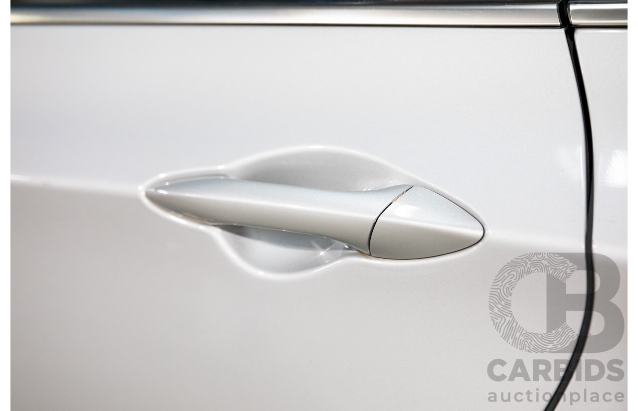 08/2016 Hyundai i30 Premium 1.6 CRDi (FWD) GD3 Series 2 5d Hatchback Platinum Silver Metallic Turbo Diesel 1.6L