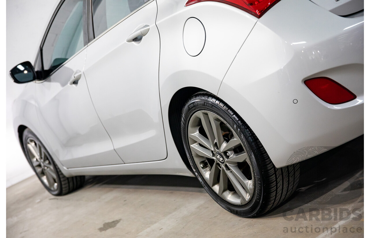 08/2016 Hyundai i30 Premium 1.6 CRDi (FWD) GD3 Series 2 5d Hatchback Platinum Silver Metallic Turbo Diesel 1.6L