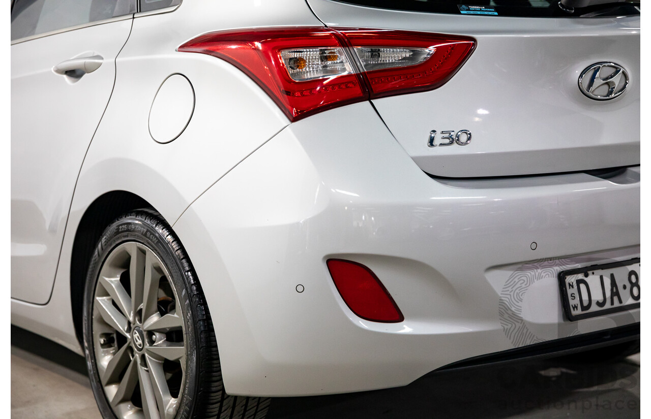 08/2016 Hyundai i30 Premium 1.6 CRDi (FWD) GD3 Series 2 5d Hatchback Platinum Silver Metallic Turbo Diesel 1.6L