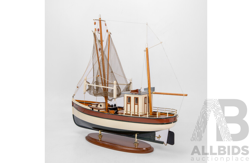 Vintage Timber Model Fishing Trawler - Lot 1659033 | ALLBIDS