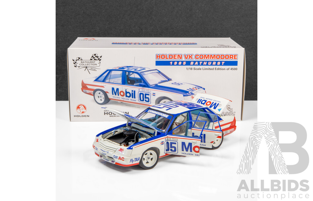 Classic Carlectables 1985 Holden VK Commodore Bathurst Brock / Oxton Mobil #05 2363/4500 1:18 Scale Model Car