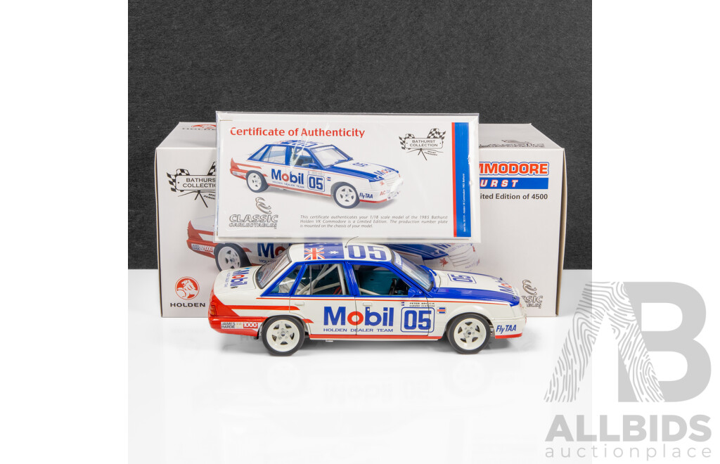 Classic Carlectables 1985 Holden VK Commodore Bathurst Brock / Oxton Mobil #05 2363/4500 1:18 Scale Model Car