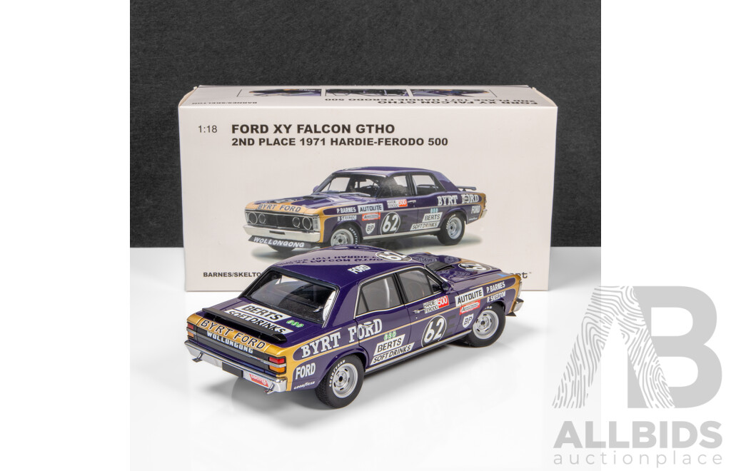 AUTOart 1971 Ford XY Falcon GTHO Hardie Ferodo 500 2nd Place Barnes / Skelton Byrt Ford #62 382/700 1:18 Scale Model Car