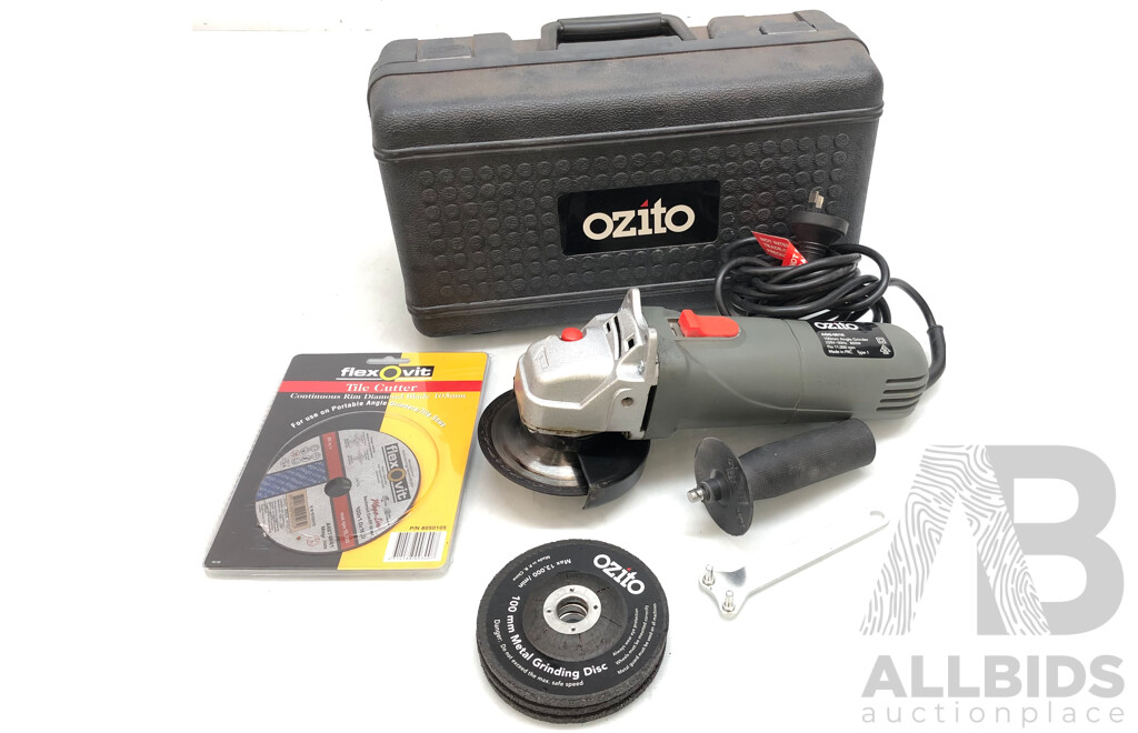 Ozito 850 Watt 100mm Angle Grinder Kit