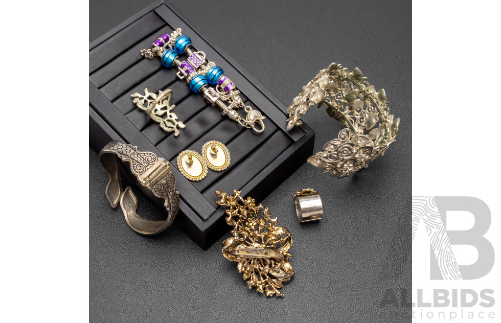 Collection of Gold & Silver Tone Jewellery - Lot of 7