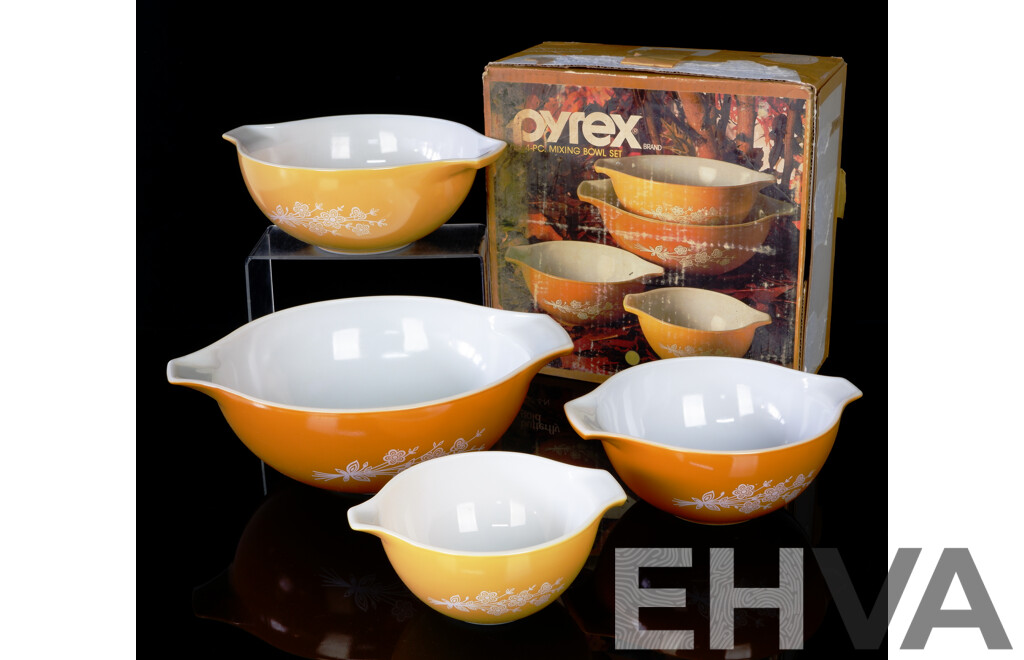 Vintage American Pyrex Four Piece - Lot 1599370 | EHVA