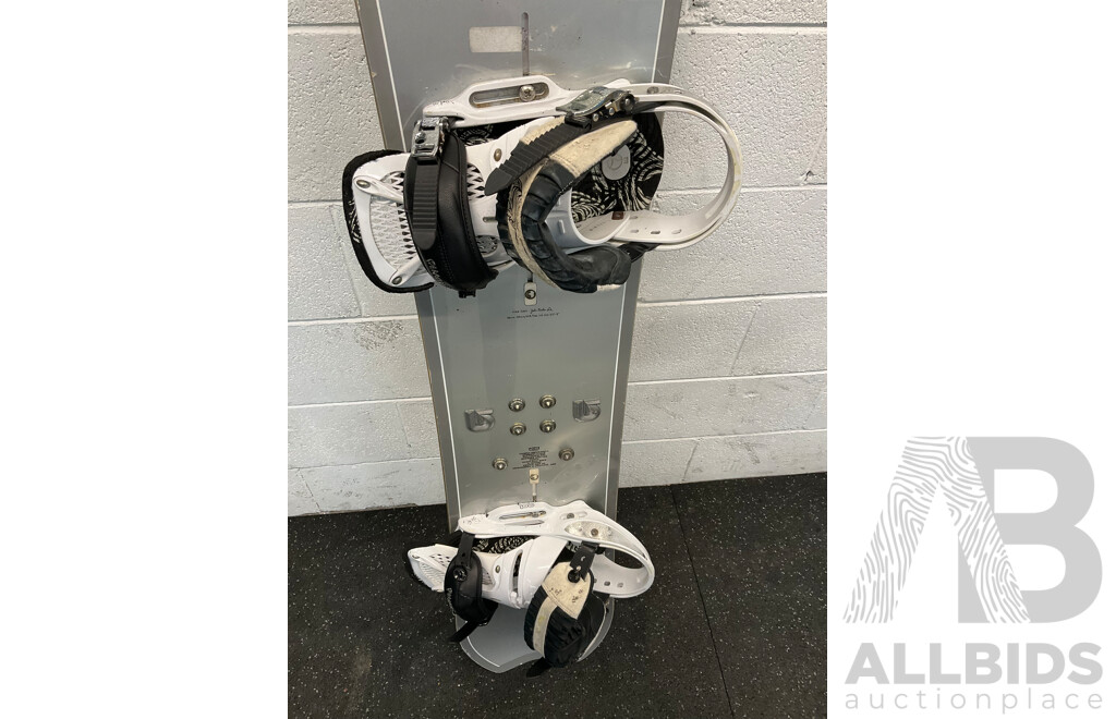 BURTON FISH 2009 Limited 160cm Snowboard and BURTON Wheelie Board Bag - Lot of 2