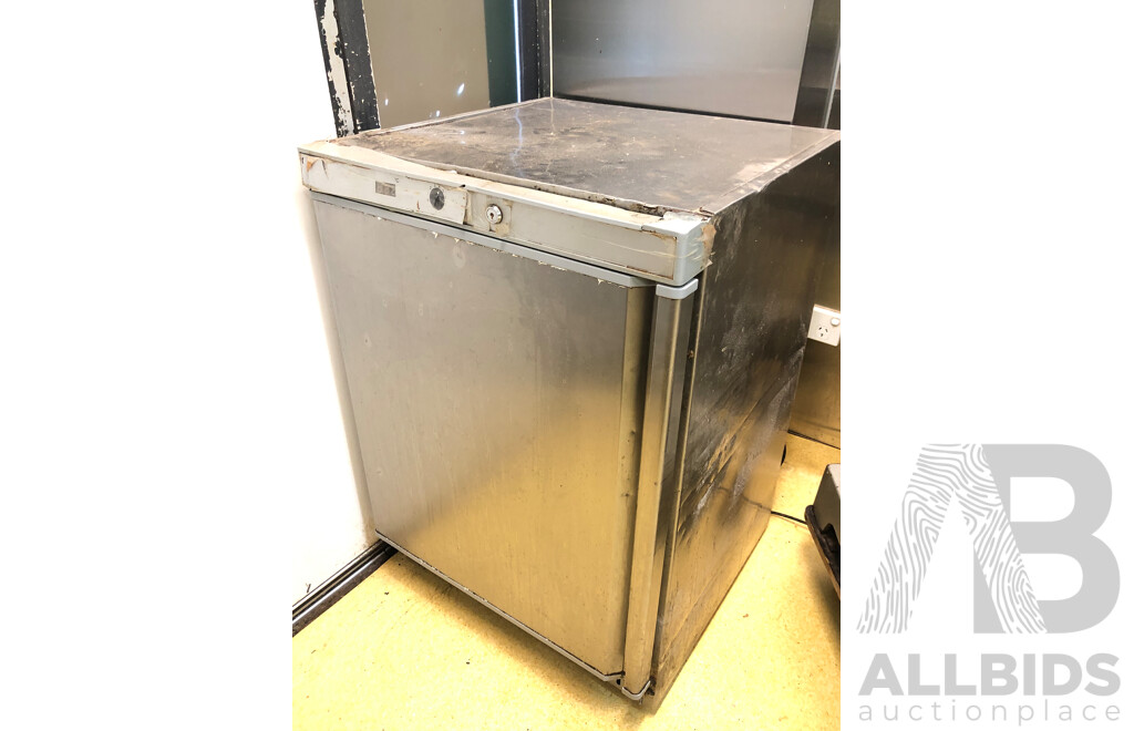 Nuline 125 Litre Commercial Upright Freezer